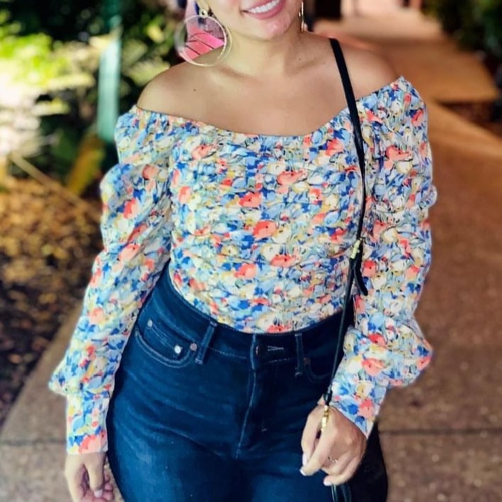 Floral ruched square neck / of the shoulder blouse
